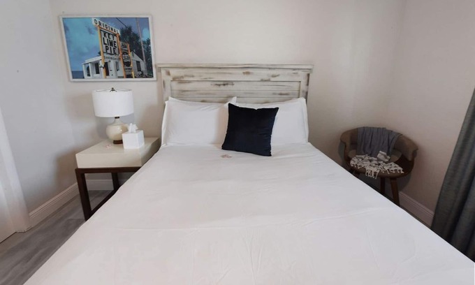 Clearwater Hotel | Deluxe 2 Bedroom With Living Room and Kitchenette