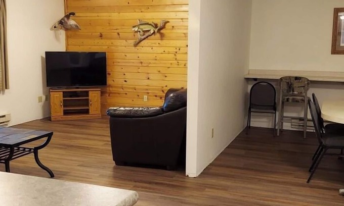Devils Lake Condominio | Deluxe 2 Bedrooms Ground Level Condo 2 bathrooms