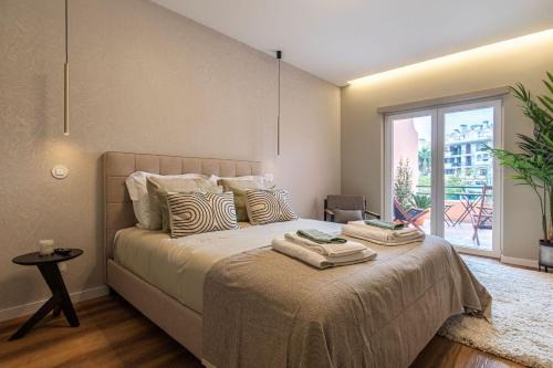 Carcavelos Apartamento | Deluxe 2BDR Apartment in Carcavelos by LovelyStay
