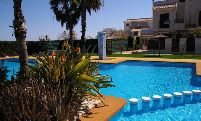 Torre-Pacheco Villa | Villa de lujo de 3 dormitorios y 2 baños, Wifi, TV del Reino Unido, piscina, servicios locales
