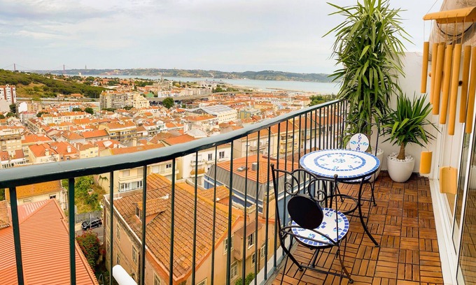 Alges Apartamento | Acogedor apartamento de 3 dormitorios con impresionantes vistas de Lisboa