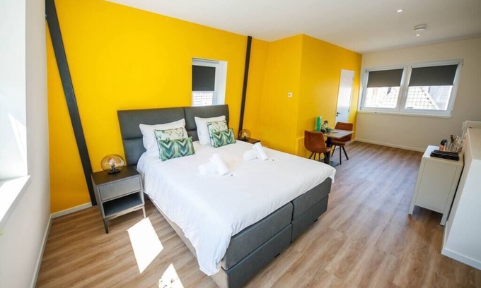 's-Hertogenbosch Apartamento | Deluxe 35m2 City Center Studio with Views (DB-6-C)