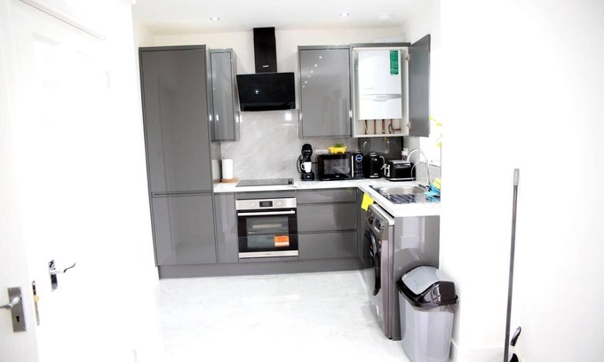 Fryent Casa | Deluxe 4-bed House Close2 Wembley Stadium