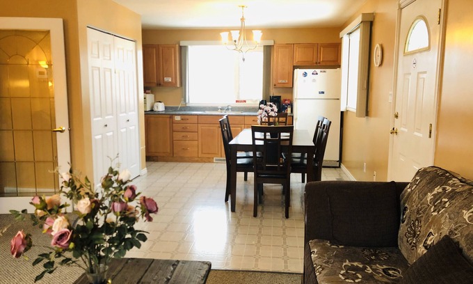 Whitehorse Casa | Deluxe 4 en-suites top floor suite