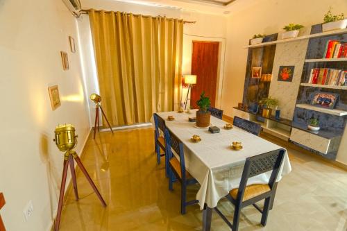 Bullawala Casa | Deluxe AC Room in Luxury Villa with Mussoorie Views