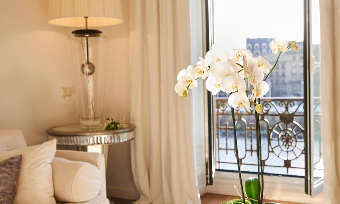 Gros Apartamento | Deluxe Apt-Views to historic Maria Cristina Hotel