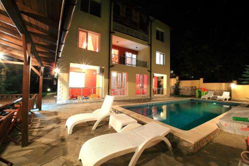 Balchik Apartamento | Deluxe Art Maisonettes in Panoramic Roof Complex