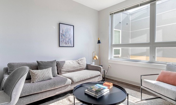 St. Elizabeth's Apartamento | Deluxe Brighton 2BR w/ Gym, Pool, Concierge & Doorman, by Blueground