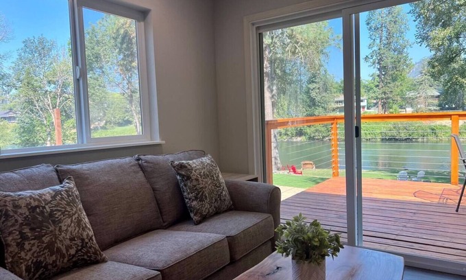 Fruitdale Cabina | Deluxe Cabin 1 - Rogue River Resort