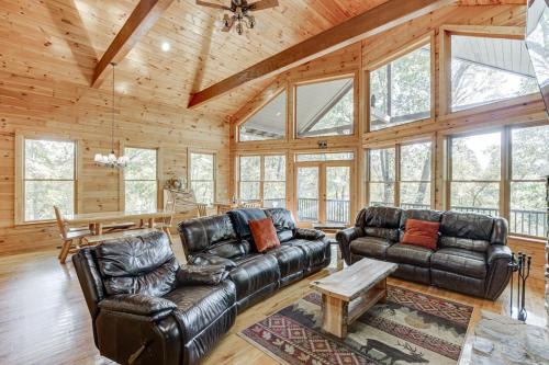 Cleveland Casa | Deluxe Cabin For Groups Near Helen w Hot Tub