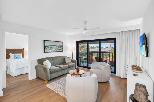 Park Shore Casa | Deluxe Condo - Modern Furnishings and Great View