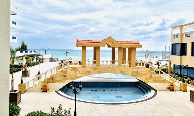 Halat Chalet De Esquí | Deluxe Cozy Chalet with pool access close to the sea.