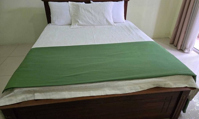 Thalawatugoda Casa | Deluxe Double/Family Room at Lush Lakeside Nature's Nook