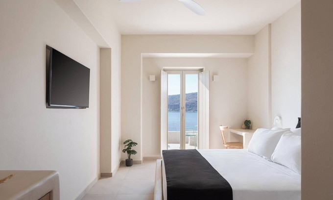 Neon Oitylo Apartamento | Deluxe Double Room 2 By Yerma Suites Limeni