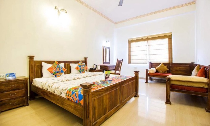 Jagatpura Hotel | Deluxe Double Room #2/ W breakfast