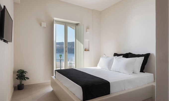 Limeni Apartamento | Deluxe Double Room By Yerma Suites Limeni