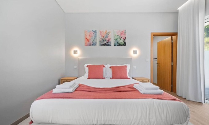 Sao Vicente Casa | Deluxe Double Room with Extra Bed R7