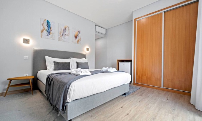 Sao Vicente Casa | Deluxe Double Room with Balcony Q2