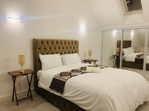 Milton Keynes Casa | Deluxe En suite Bedroom with free on site parking
