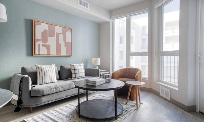 Central District Apartamento | Deluxe Fremont 1BR w/ Roof Deck, Pool & Spa, near TJ & WF, by Blueground