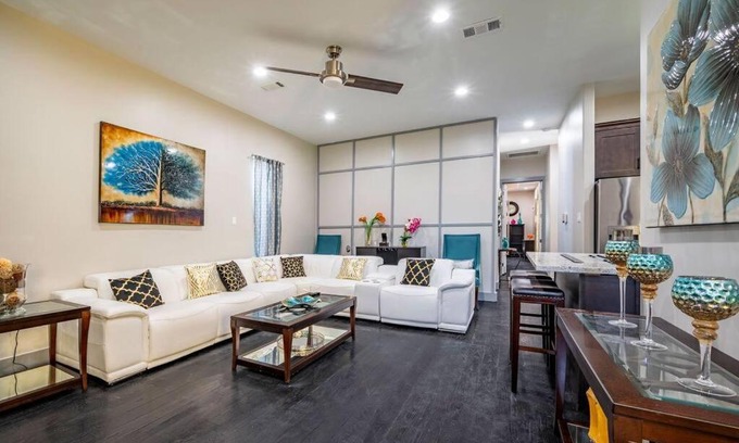 Northside Casa | Deluxe House in the Heart of Houston