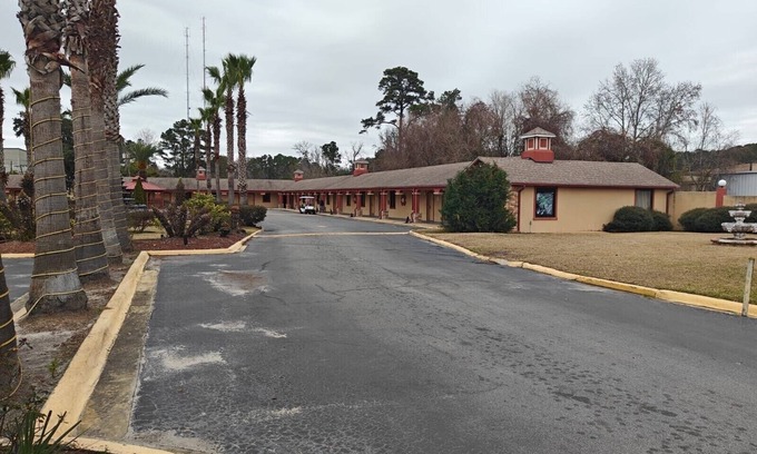Savannah Hotel | Deluxe Inn - Savannah