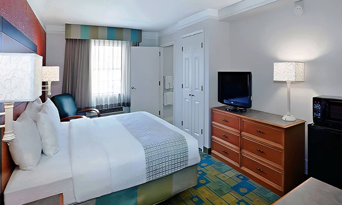 Merrillville Casa | Deluxe King Room