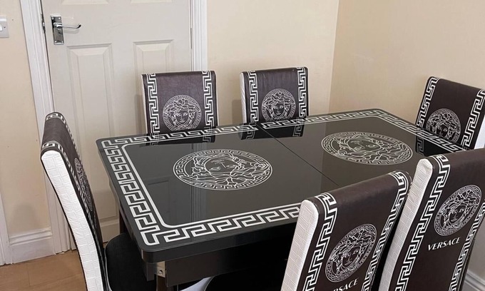 Custom House Casa | Deluxe London Excel/London City Airport Luxury Apartment