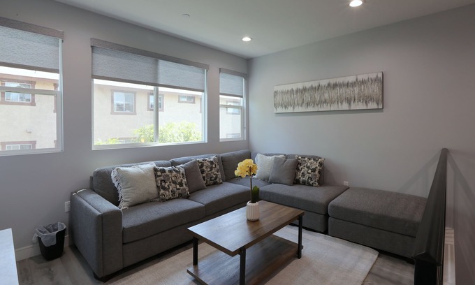 South el Monte Apartamento | Deluxe Modernized Home