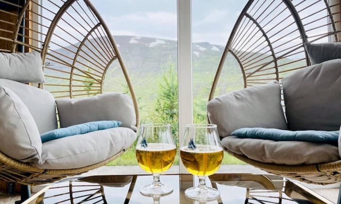 Olafsfjordur Cabaña | Deluxe Mountain Cottage, indoor hot tub
