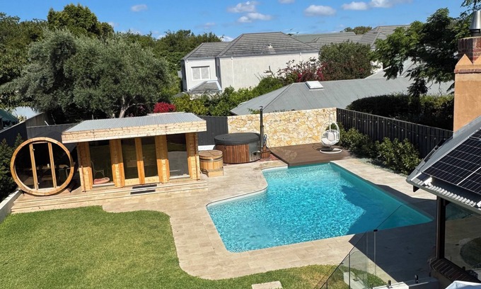 Cottesloe Casa | Deluxe Private Spa Retreat in Heart of Cottesloe