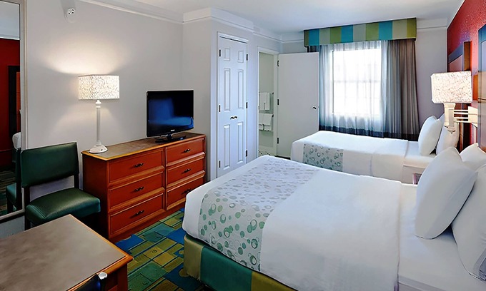 Merrillville Casa | Deluxe Queen Room With Two Queen Beds