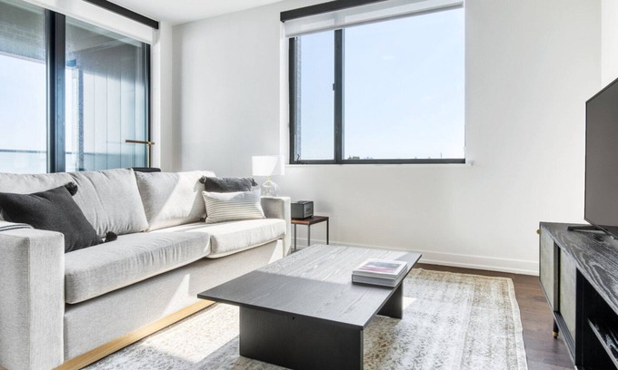 North Center Apartamento | Deluxe Ravenswood 1BR w/ Rooftop, BBQ, next to Brown line, by Blueground