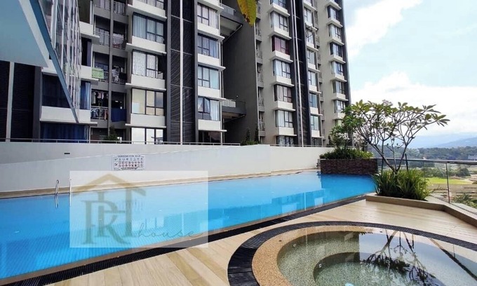 Taman Setapak Condominio | Deluxe Room at Ayuman Suites, Gombak with KL City View