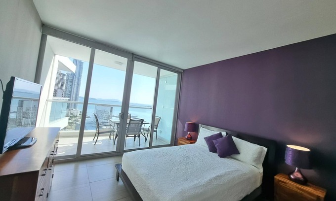 Marbella Apartamento | Deluxe room for rent with ocean views and balcony, Exclusive Hotel in Panama