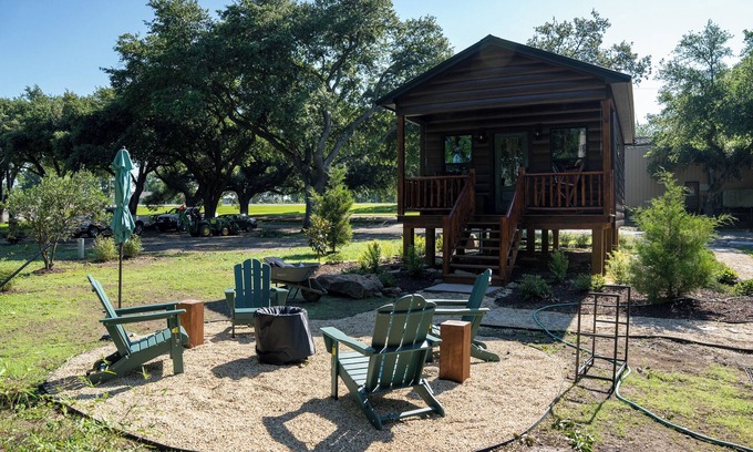 Broussard Cabina | Deluxe Rustic Tiny Cabin