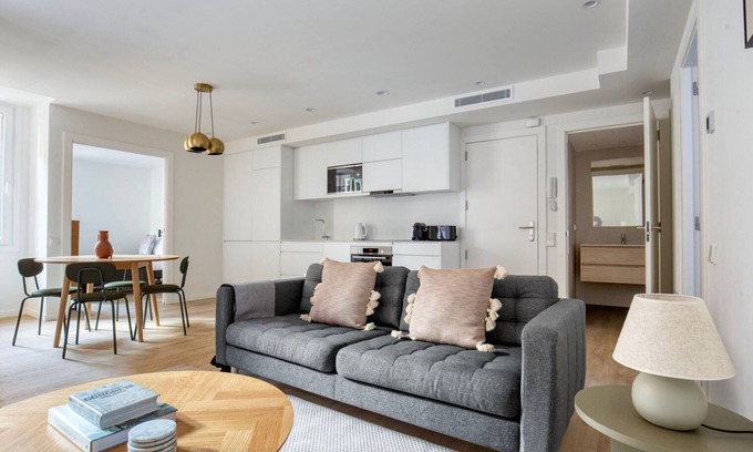 Sarria Apartamento | Deluxe Sarrià 2BR w/ Doorman, Renovated Recently, by Blueground