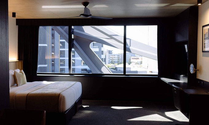 Newcastle Hotel | Deluxe Studio Apartment in CBD