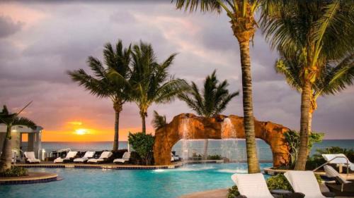 Sunny Isles Beach Hotel | Deluxe Studio Balcony Bay View Amazing Pool
