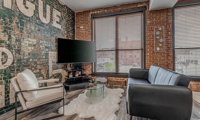 Bartlesville Apartamento | Deluxe Studio in Historic Downtown Building!