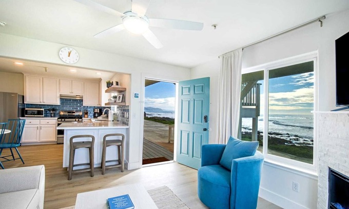 Shelter Cove Casa | Deluxe Suite | Full Kitchen | Jacuzzi | Rm 7