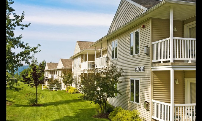 Williamstown Complejo | Deluxe Suite | Vacation Village in the Berkshires | Travel By Whye Enterprise
