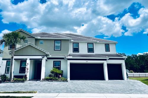 Kissimmee Casa | Deluxe themed private ROOMS - Ensuite Bath & Pool Access by Casa Da Jura