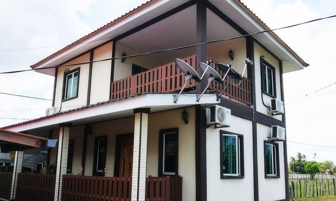 Kampung Kedawang Chalet De Esquí | Deluxe Triple Room W/Balcony & Private Bathroom