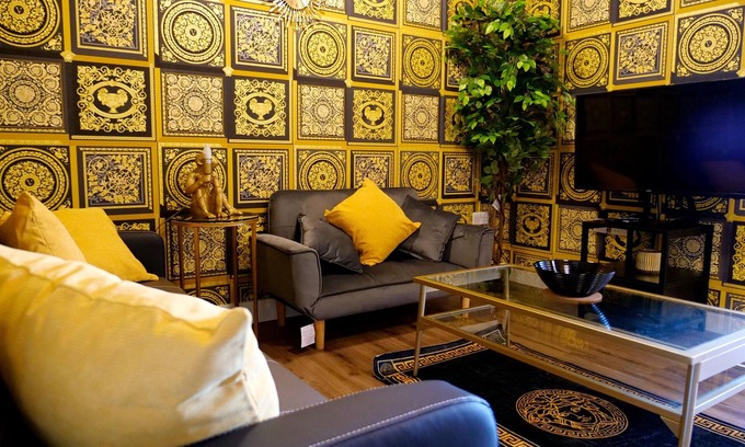 Rotherham Apartamento | Deluxe Versace Styled Apartment