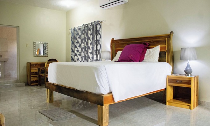 Treasure Beach Apartamento | Demaroys , Fully AC, WIFI, Swimming Pool, Free Parking