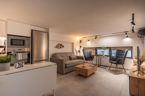 Ilisia Apartamento | Demeter's Loft-Stylish Exclusive Athenian Retreat