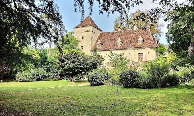 Saint Sozy Casa | Demeure de Charme Dans un Village du Quercy Avec un Parc, Tennis et Piscine