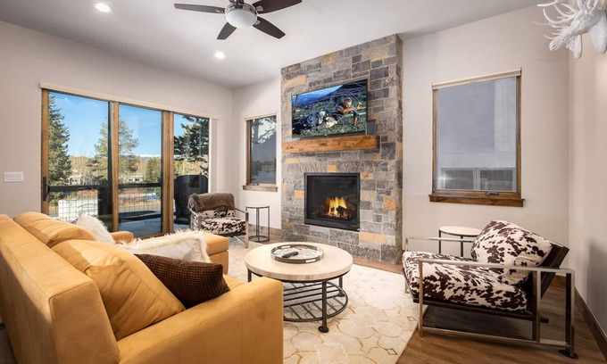 Frisco Casa | Deming Crossing Modern Downtown Frisco Duplex