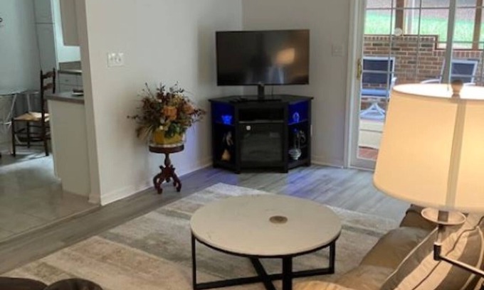 Hickory Apartamento | Dennis & Catherine's Private, Quiet, Cozy, Clean, Retreat